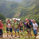 cu-rucsacurile-in-spate-in-muntii-cernei
