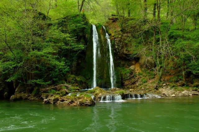 Pestera-si-Cascada-Vadu-Crisului-Galerie-foto--1364992495-3.543525-[640x480]