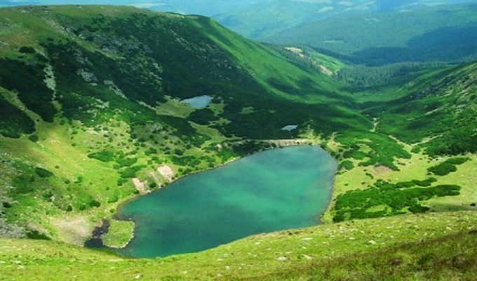 Travel--Rezervatia-naturala-Iezerele-Cindrelului--Sibiu