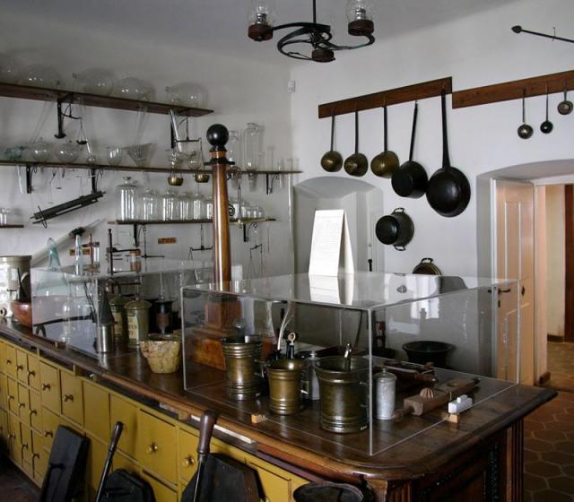 Muzeul-de-Istorie-a-Farmaciei-din-Sibiu-Galerie-foto--1325584047-3.555987-[640x480]