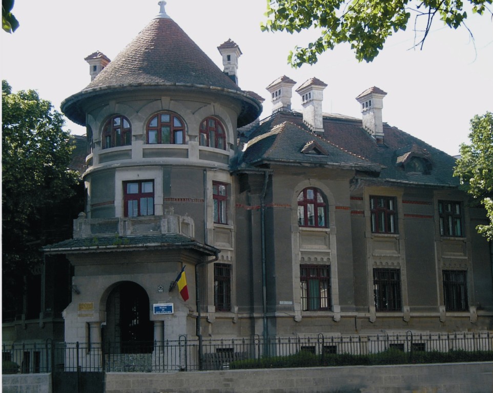 Muzeul-de-etnografie-si-arta-populara