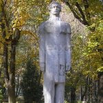 mihai-eminescu-statuie-doru-nica