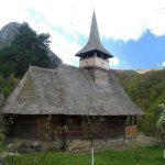 11.Alba-manastirea-sub-piatra