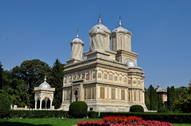 Catedrala-Arhiepiscopala-Din-Curtea-De-Arges