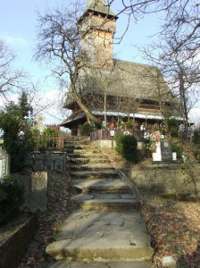 117930_desesti-schitul-izvoare-biserica-224x300