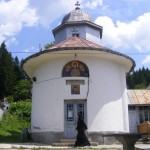 Manastirea-Sfantul-Nicolae-din-Predeal-20110117115808