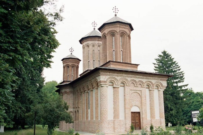 Manastirea-Snagov-20110222150140