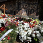 Mormantul-Parintelui-nostru-Justin-Parvu-Manastirea-Petru-Voda-Foto-Cristina-Nichitus-Roncea