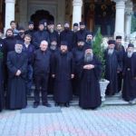 cu-obstea-manastirii-lainici500